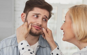 Почему чрезмерная родительская забота ломает детскую психику