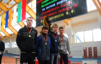 Подарок к Новому году преподнесли воспитанники СДЮШОР-1