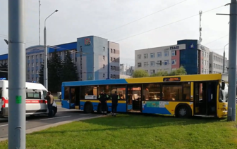 В Гродно автобус с пассажирами врезался в столб