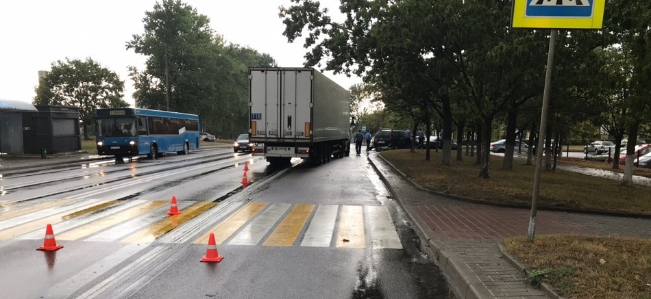 В Волковыске фура сбила человека