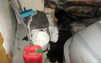 В Красносельском на пожаре в своем гараже погиб мужчина