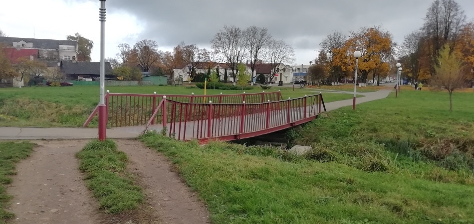 В Волковыске закроют на ремонт пешеходный мост через реку Волковыя