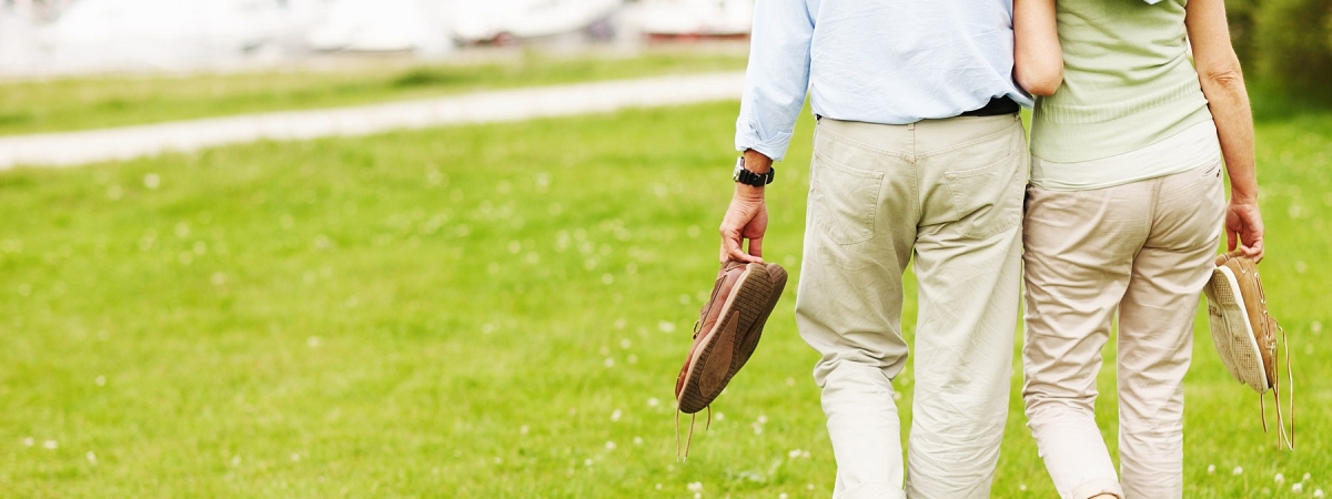 Спастись от Альцгеймера: Врачи рассказали, почему полезно ходить босиком