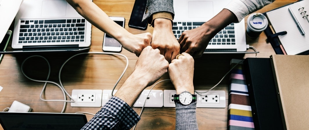 Почему сотрудники Apple работают стоя