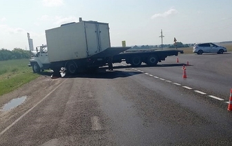 В Волковысском районе дорогу не поделили два грузовика 