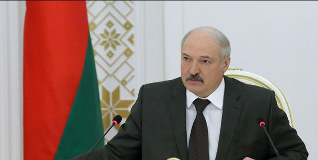 Декрет №3 "о тунеядстве" отменять не станут, но в течение года поручено не взыскивать соответствующий сбор