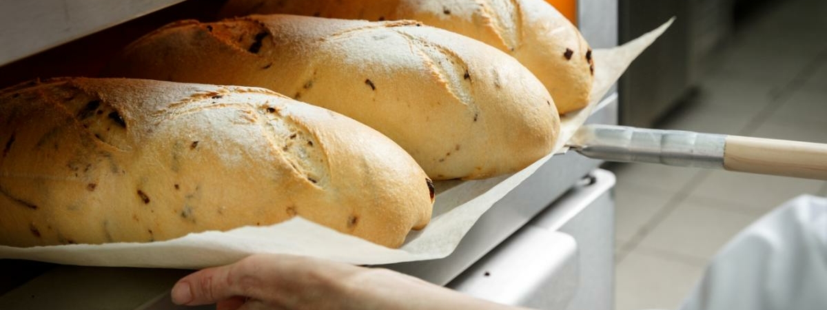 Эксперты объяснили, как горячий хлеб убивает желудок и кишечник