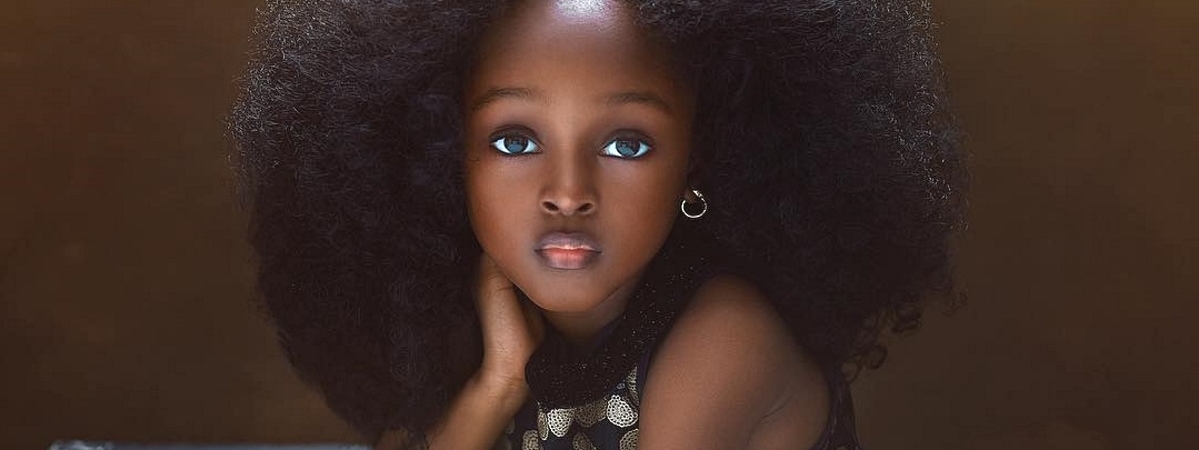 5-летнюю нигерийскую девочку признали самой красивой в мире. Погляди-ка, как она выглядит в жизни!