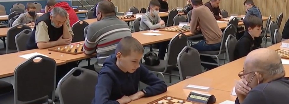 Игорь Михальченко лидирует на этапе отбора спортсменов на первенство планеты по шашкам-64