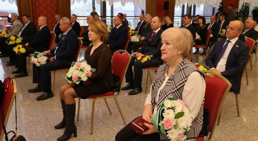 Сенатор Валентин Байко награжден медалью «За трудовые заслуги»