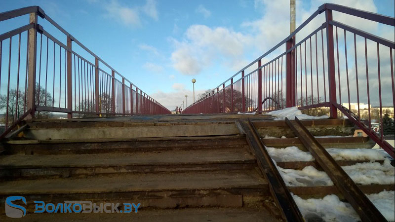 Начался ремонт пешеходного моста на станции Волковыск-город
