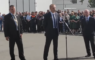Директор завода, куда в понедельник собирается Лукашенко, признает, что тот выборы проиграл