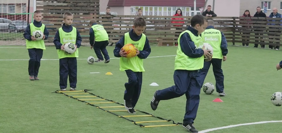 Футбольные поля с искусственным покрытием появятся в Щучине и Мостах