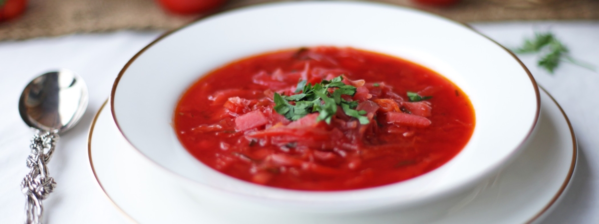 Вкусно и полезно: Лучший рецепт борща для больных гастритом назвали врачи