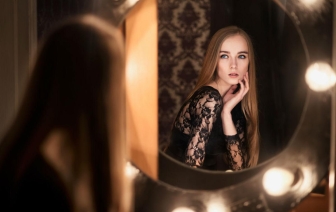 Семь лет одиночества: чем для женщины опасно разбитое зеркало