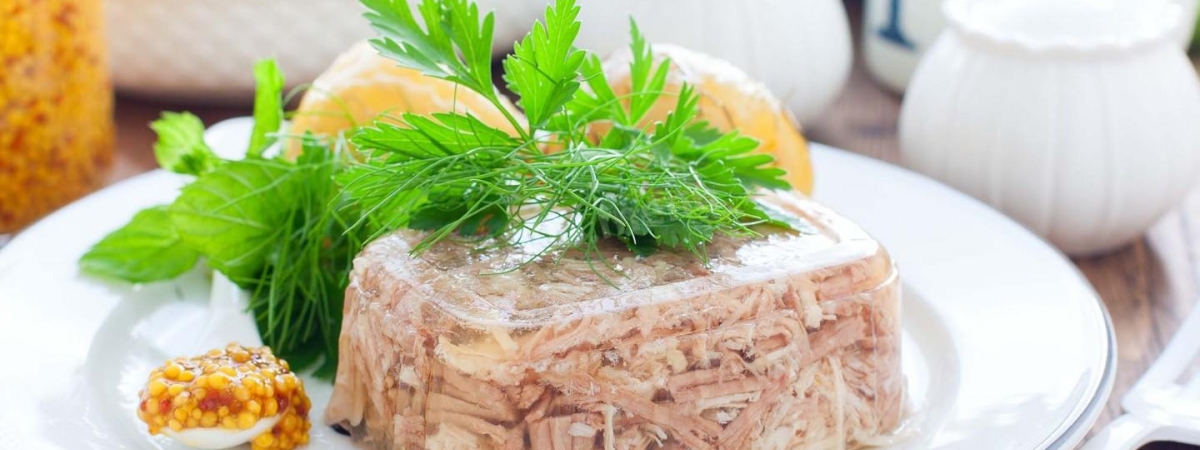 Холодцом по целлюлиту! Диетолог признался, как народной закуской вернуть идеальную попу