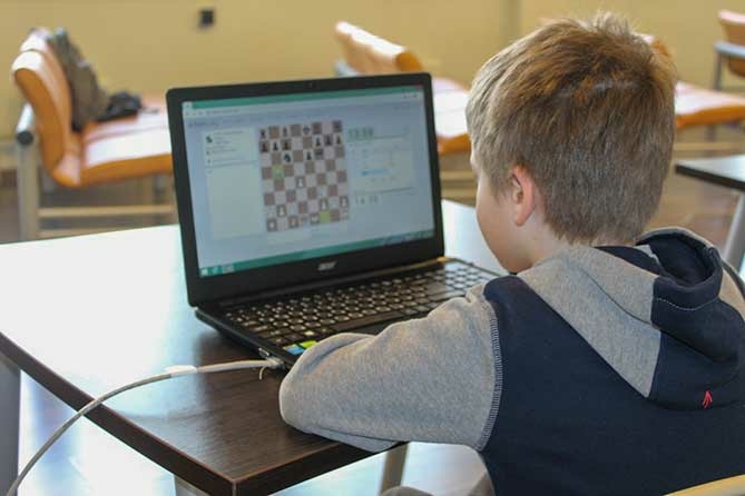 Юные волковысские шахматисты приняли участие в онлайн-турнире