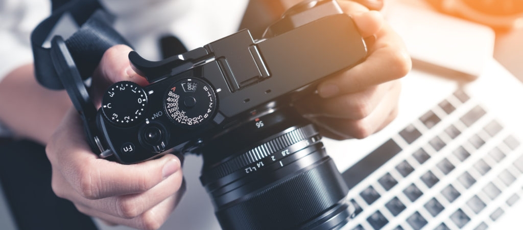 Фотограф воплощает мечты детства бездомных на снимках