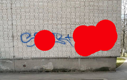 В Волковыске неделями не убирают граффити с рекламой интернет-магазинов продающих наркотики