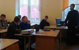 Священнослужители встретились с первокурсниками строительного лицея