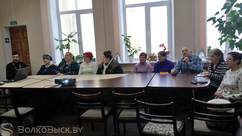 Иерей Александр Богдан провел встречу в клубе «Нам года не беда»