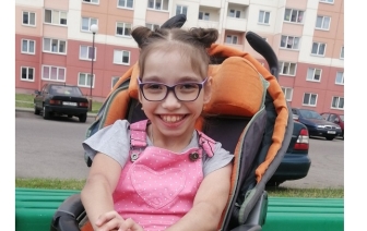 Тане Магировской необходима дорогостоящая коляска! Без неё девочка не может выйти из дома