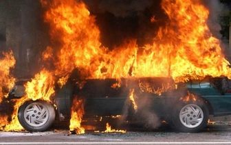 В Красносельском горел автомобиль