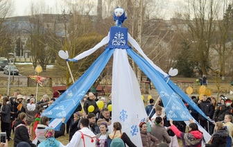 На городской набережной в Волковыске развернулся большой праздник «День Блинника»