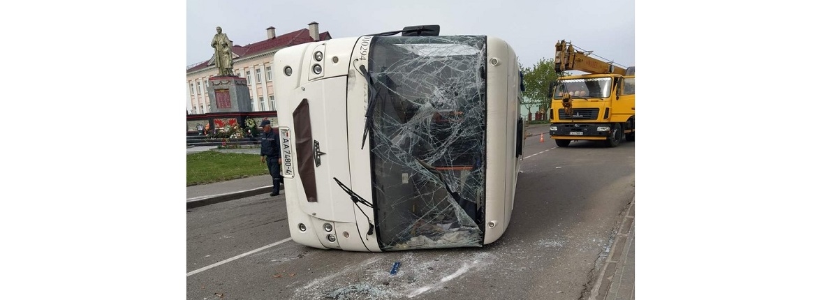 Авария в Порозово с участием автопоезда и рейсового автобуса