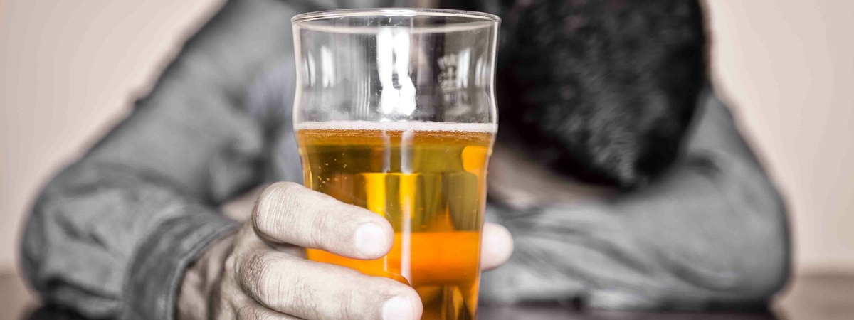 Непереносимость алкоголя: медики назвали самые тревожные признаки