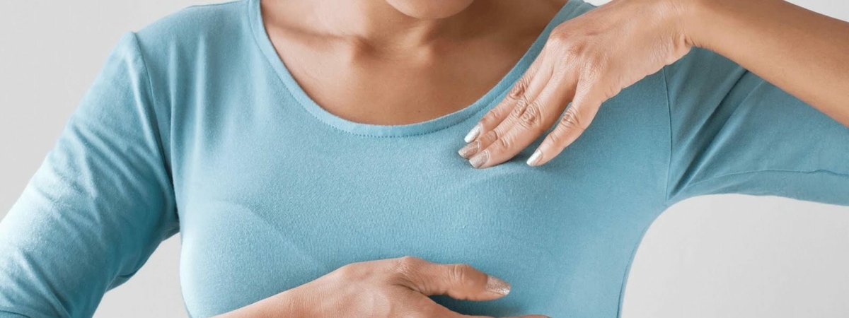 12 причин, почему у вас может болеть грудь и когда пора идти к врачу