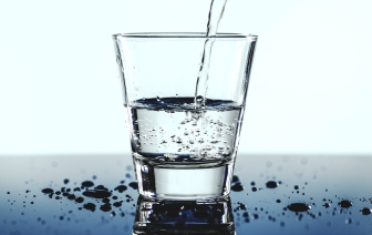 Диетологи рассказали, о напитках, которые полезнее воды