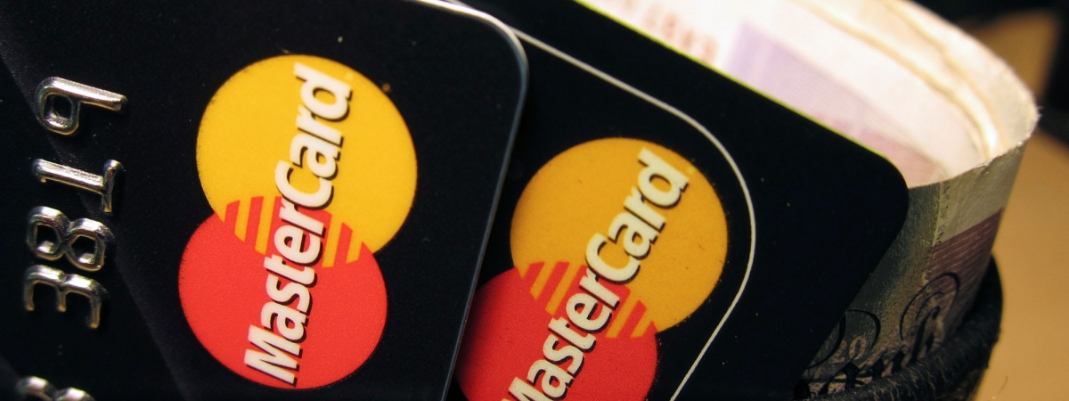 Белорусам изменили правила конвертации валют при оплате картами Mastercard