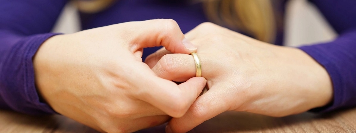 Треть женщин снимают обручальное кольцо перед собеседованием на работу