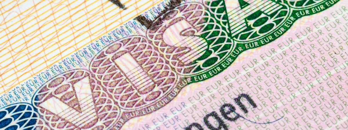 Белорусы смогут подаваться на шенгенские визы онлайн, а наклеек в паспорте больше не будет