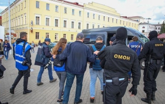 Иностранных журналистов массово лишают аккредитации в Беларуси