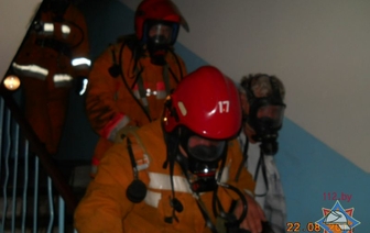 Ночной пожар в Волковыске. Работники МЧС эвакуировали 45 человек, из них 7 детей