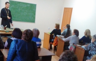 Встреча в воскресной школе для взрослых гп. Красносельский со священником