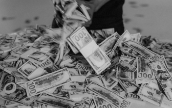 Ни в чем себе не отказывайте: На 12 рублей в среднем вырастут зарплаты бюджетников после двойного повышения базовой ставки