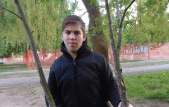 Он ведь замечал, подпрыгивал, как лягушенок, и говорил: Мама, не плачь, у нас все будет хорошо