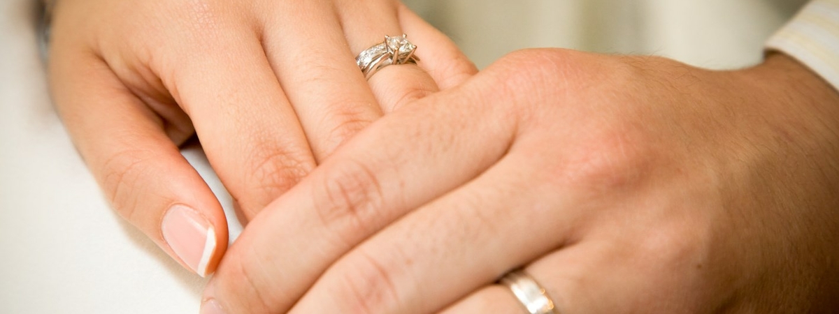 Почему нельзя крутить на пальце обручальное кольцо