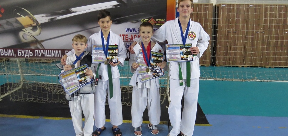 Успех юных каратистов на юбилейном чемпионате страны