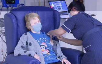 В Великобритании началась массовая вакцинация от COVID-19
