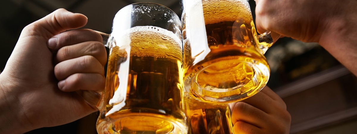 Ученые рассказали о вредной закономерности после бокала пива: «Лучше так не делать»
