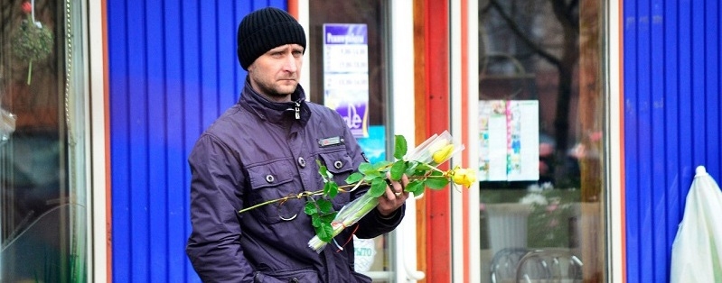 Волковыские мужчины поздравляют женщин с праздником Весны