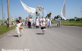 Працэсія Божага Цела ў Росі (ФОТА)