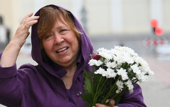 Светлана Алексиевич покинула Беларусь