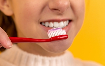 Выбор зубной пасты: основные правила и практические советы