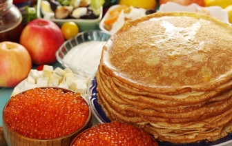 Масленку сустракаем, блінцы з мёдам выпякаем