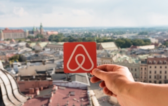Airbnb запретил белорусам бронировать жилье по всему миру